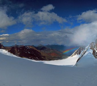 Радуга над ледником Менсу