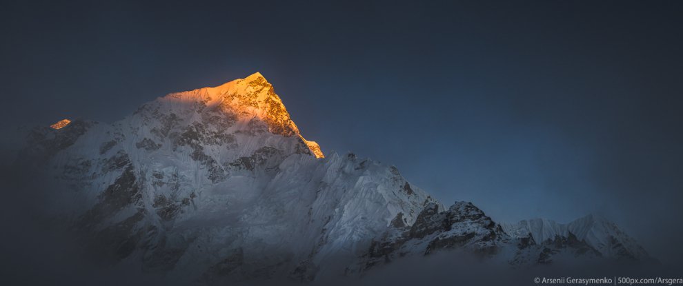 Нупцзе и Эверест на закате
