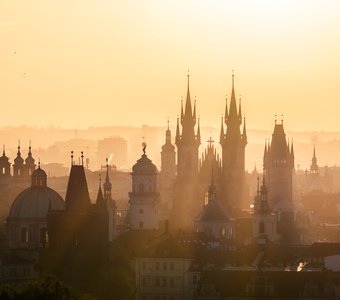 Утренние лучи над Прагой