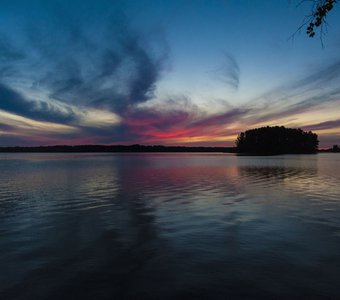 Закат на озере Вельё