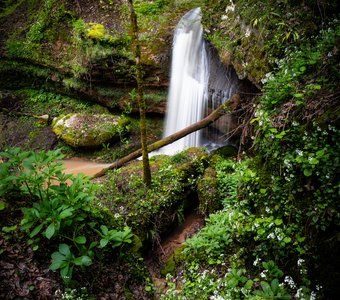 Один из водопадов на Мезмайском ручье, посёлок Каменномостский, Адыгея