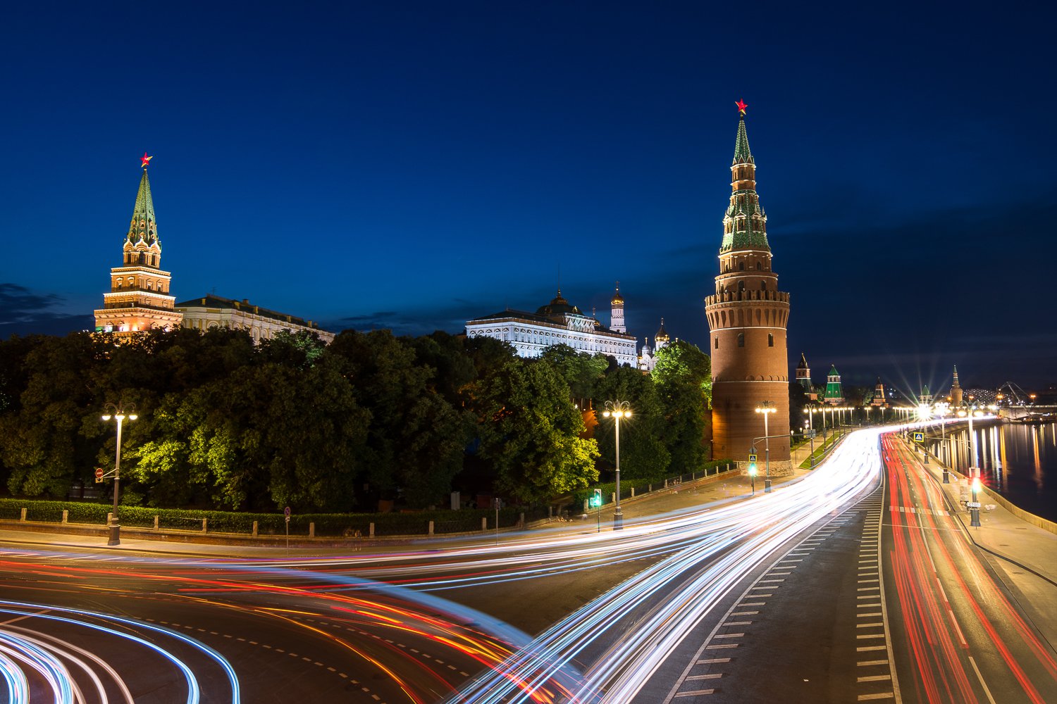 Ночная суета у кремля
