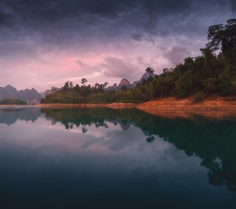 Рассвет на озере Чео Лан.
