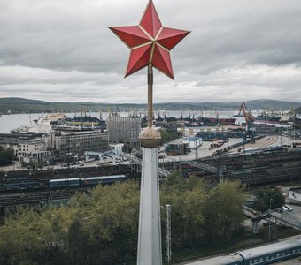 Звезда мурманского железнодорожного вокзала