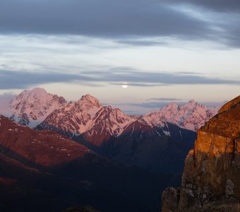 Рассвет в горах Осетии