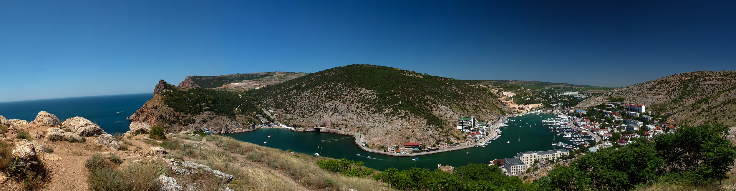 Панорамный вид на бухту Балаклавы с высоты Чембало