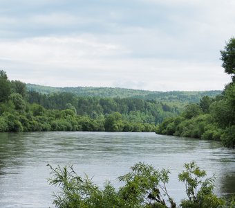 Горная сибирская река Кан