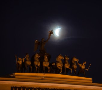 лунное затмение на аркой ген. штаба