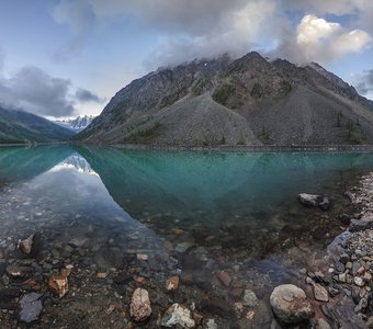 Зеркало горного озера