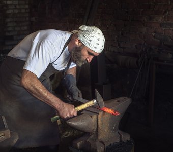 Мастер-кузнец Арсен Хашхожев