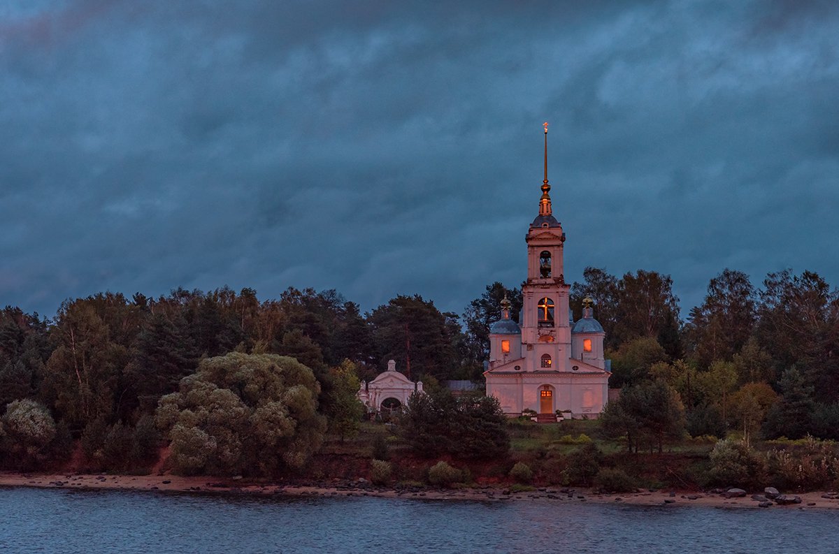 Храм Вознесение в тумане Екатеринбург