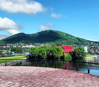 На берегу озера