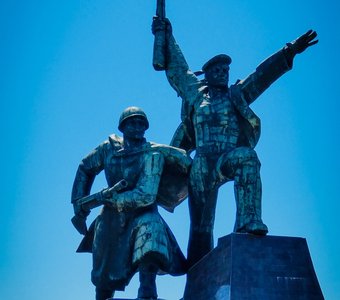Памятник Солдату и Матросу в Севастополе.