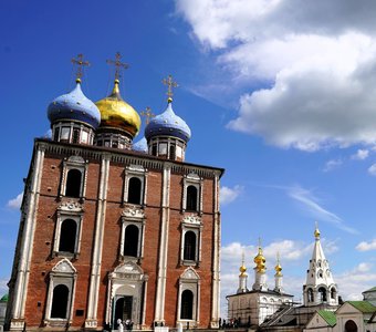 "Падающая башня" Успенского кафедрального собора Рязанского Кремля
