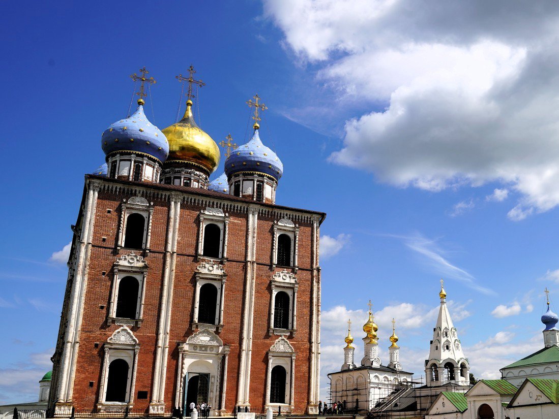 "Падающая башня" Успенского кафедрального собора Рязанского Кремля