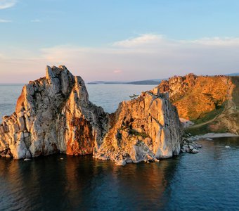Скала Шаманка, остров Ольхон (Байкал)
