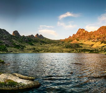 Каровое озеро с видом на перевал Художников