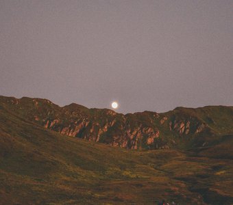 Луна в горах Адлера
