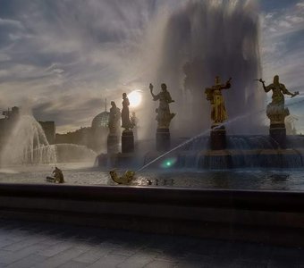 Великая Дружба Народов спасает в жаркий день