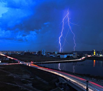 Гром и молния в небе Якутска