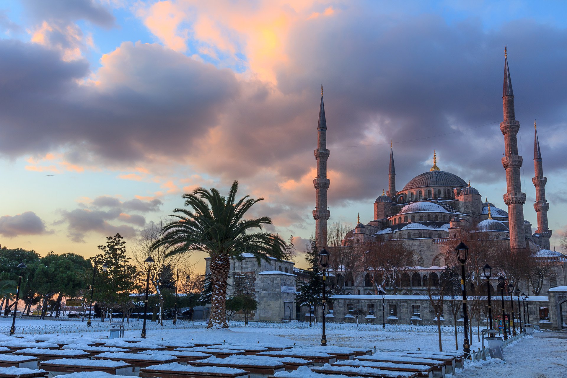 Голубая мечеть под снегом