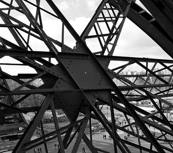 У подножия.