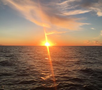 Закат на озере