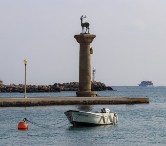 Колосс Родосский в порту Родоса