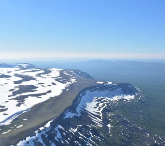 Будто землю срезают как ломти масла