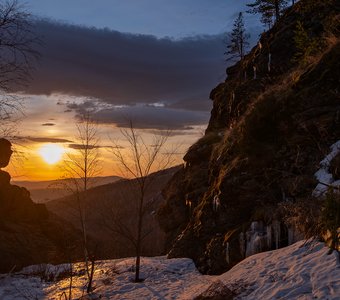 Рассвет в ущелье