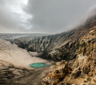 Камчатка. Кратер вулкана Мутновский