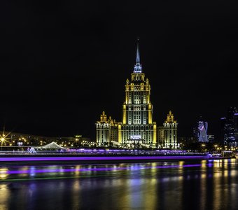 Москва, Россия: Radisson Royal Hotel в Москве ночью. Бывшая гостиница Украина.Москва, Россия: Radisson Royal Hotel в Москве ночью. Бывшая гостиница Украина.