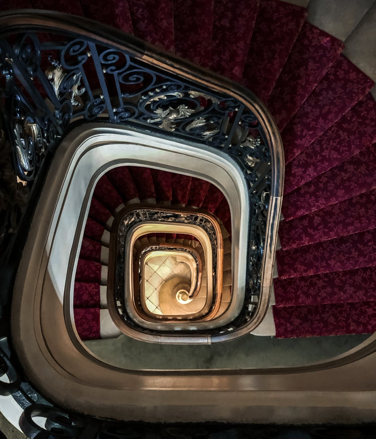 Лестница в гостинице города Париж