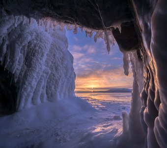 Ледяной рассвет на Байкале