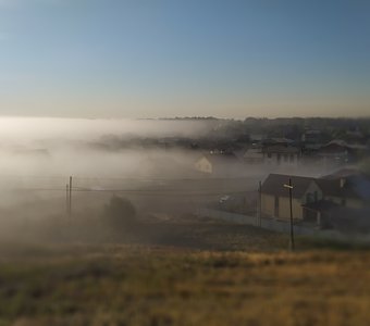 Мистический туман скрывает поселок