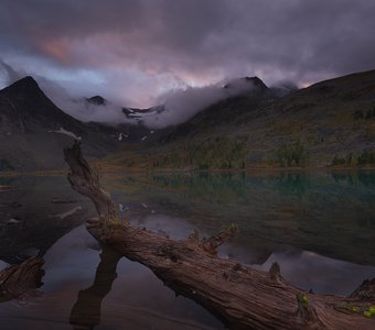 озеро Крепкое после дождя