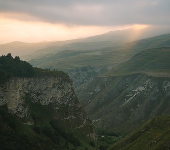 Закат в горах Чечни