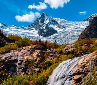 Алибекский ледник и водопад