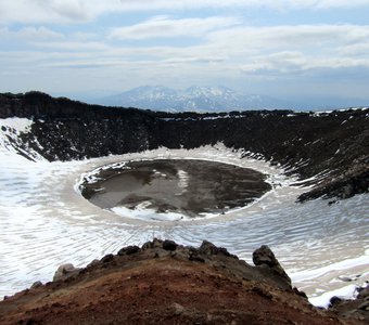 Кратер вулкана Горелого. Камчатка.