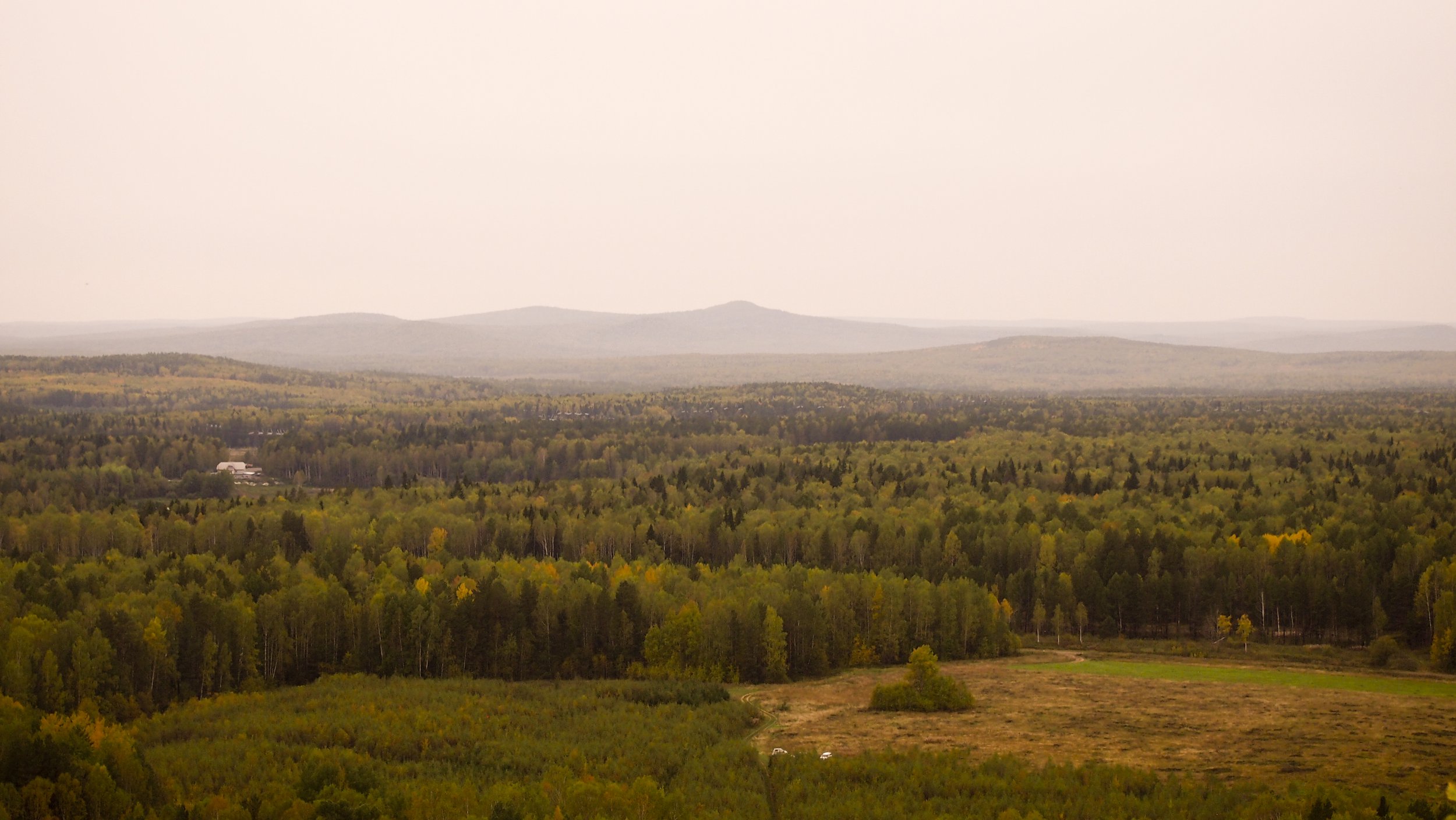 вечереющий лес, район Нижнего Тагила (с горы Медведь-камень)