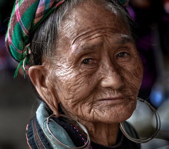 Портрет женщины из народностей Чёрных хмонгов, провинции Лаокай
