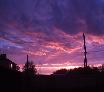 Страшное небо - розовые облака .
