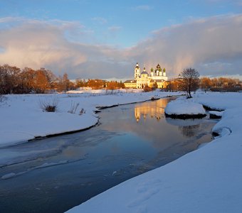 В закатных лучах солнца