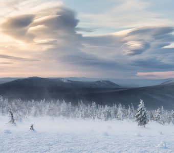 Лентикулярные облака в нац.парке Таганай, Южный Урал