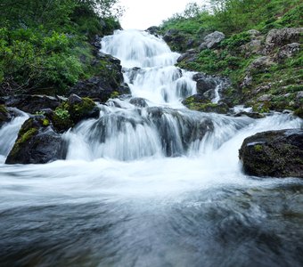 Лесной водопад