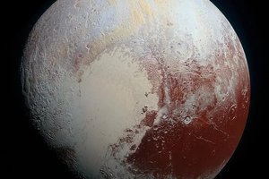 На Плутоне есть заснеженные горы. Чем они отличаются от земных?