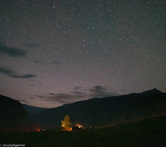 Ночь и звезды на перевале Кату Ярык. Горный Алтай