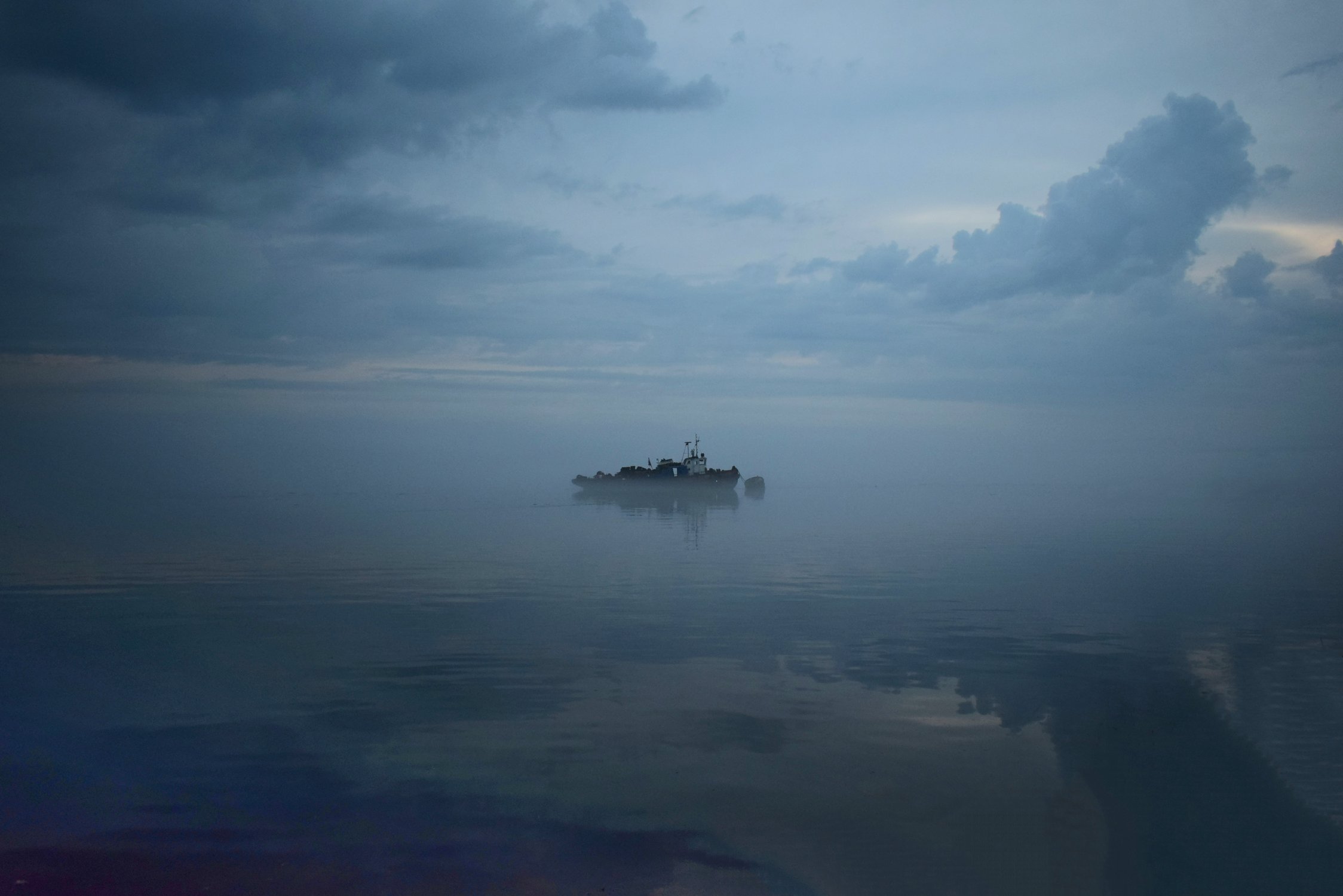 Море туман стихи. Море в тумане фото. Баренцево море в тумане фото.
