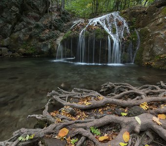 Осенний водопад