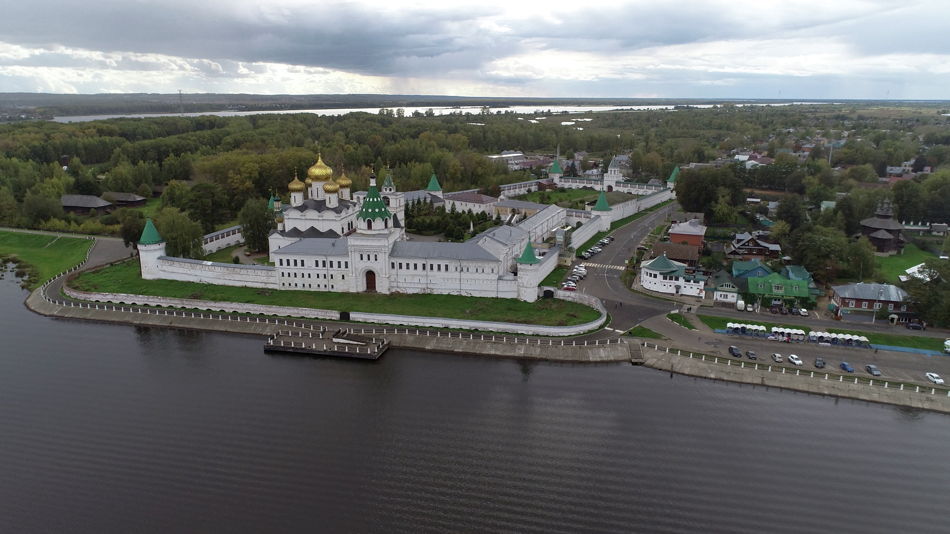 Свято-Троицкий Ипатьевский монастырь в Костроме